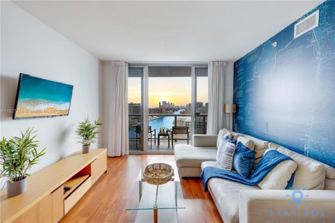 Condo in Hallandale Beach, Florida, 2 bedrooms  № 2014373 - photo 2