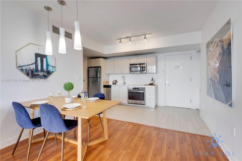 Condo in Hallandale Beach, Florida, 2 bedrooms  № 2014373 - photo 7