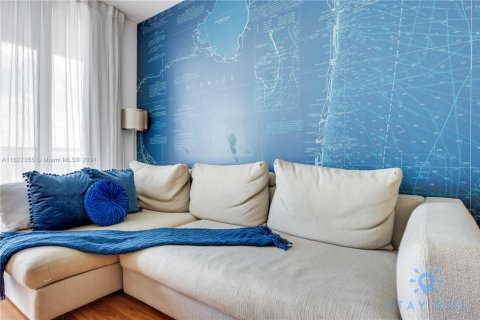 Condo in Hallandale Beach, Florida, 2 bedrooms  № 2014373 - photo 10