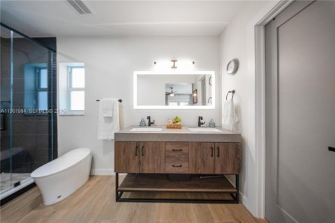 Casa en venta en Miami, Florida, 4 dormitorios, 190.82 m2 № 2025798 - foto 27