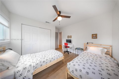 Casa en venta en Miami, Florida, 4 dormitorios, 190.82 m2 № 2025798 - foto 16