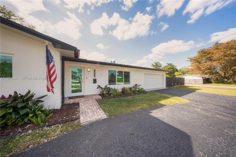 Casa en venta en Miami, Florida, 4 dormitorios, 190.82 m2 № 2025798 - foto 3