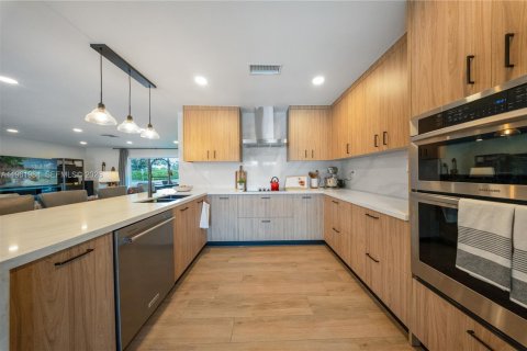 Casa en venta en Miami, Florida, 4 dormitorios, 190.82 m2 № 2025798 - foto 13