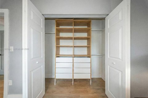 Casa en venta en Miami, Florida, 4 dormitorios, 190.82 m2 № 2025798 - foto 18