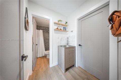 Casa en venta en Miami, Florida, 4 dormitorios, 190.82 m2 № 2025798 - foto 28