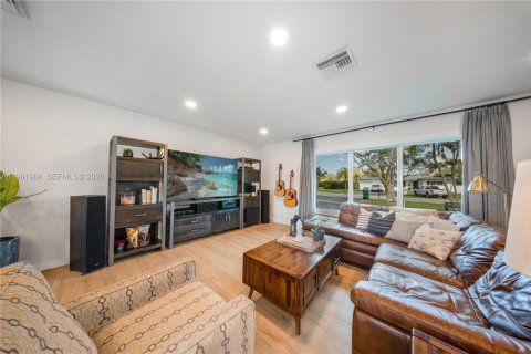 Casa en venta en Miami, Florida, 4 dormitorios, 190.82 m2 № 2025798 - foto 6