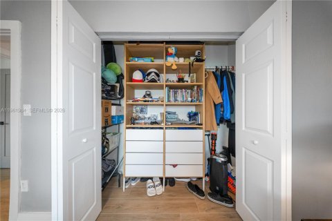 Casa en venta en Miami, Florida, 4 dormitorios, 190.82 m2 № 2025798 - foto 19