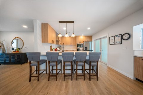Casa en venta en Miami, Florida, 4 dormitorios, 190.82 m2 № 2025798 - foto 11