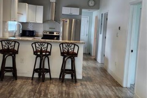 House in Tampa, Florida 3 bedrooms, 94.57 sq.m. № 2209227 - photo 14