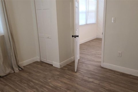 House in Tampa, Florida 3 bedrooms, 94.57 sq.m. № 2209227 - photo 24