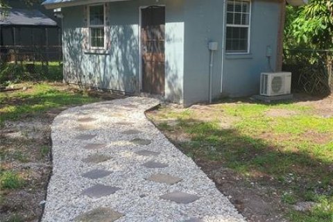 House in Tampa, Florida 3 bedrooms, 94.57 sq.m. № 2209227 - photo 30