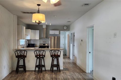 House in Tampa, Florida 3 bedrooms, 94.57 sq.m. № 2209227 - photo 4