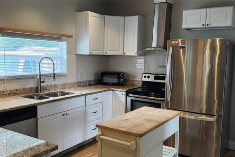 House in Tampa, Florida 3 bedrooms, 94.57 sq.m. № 2209227 - photo 3