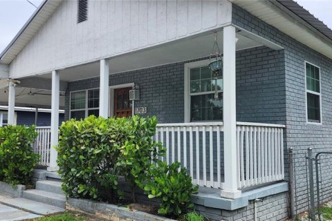 House in Tampa, Florida 3 bedrooms, 94.57 sq.m. № 2209227 - photo 2