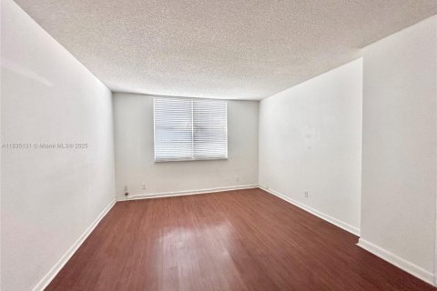 Condominio en alquiler en Plantation, Florida, 2 dormitorios, 94.3 m2 № 1937085 - foto 16