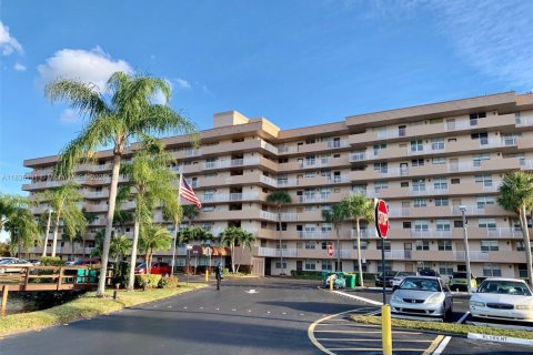 Condominio en alquiler en Plantation, Florida, 2 dormitorios, 94.3 m2 № 1937085 - foto 1