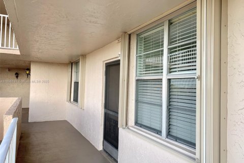 Condominio en alquiler en Plantation, Florida, 2 dormitorios, 94.3 m2 № 1937085 - foto 3