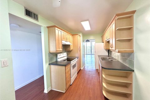 Condominio en alquiler en Plantation, Florida, 2 dormitorios, 94.3 m2 № 1937085 - foto 13