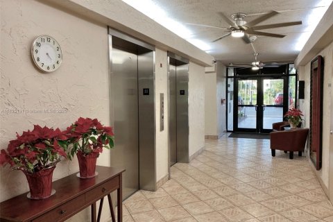 Condominio en alquiler en Plantation, Florida, 2 dormitorios, 94.3 m2 № 1937085 - foto 23