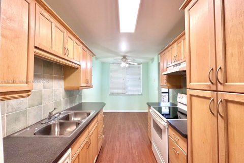 Condominio en alquiler en Plantation, Florida, 2 dormitorios, 94.3 m2 № 1937085 - foto 14