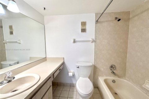 Condominio en alquiler en Plantation, Florida, 2 dormitorios, 94.3 m2 № 1937085 - foto 19