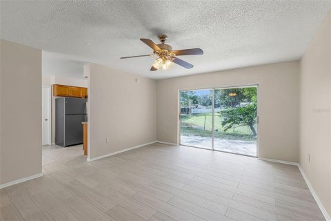 Casa en venta en Casselberry, Florida, 4 dormitorios, 144.83 m2 № 1898985 - foto 3