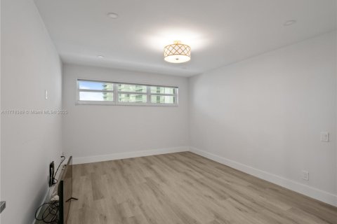 Condo in Pompano Beach, Florida, 2 bedrooms  № 1868404 - photo 26