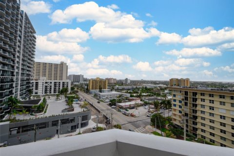 Condo in Pompano Beach, Florida, 2 bedrooms  № 1868404 - photo 17
