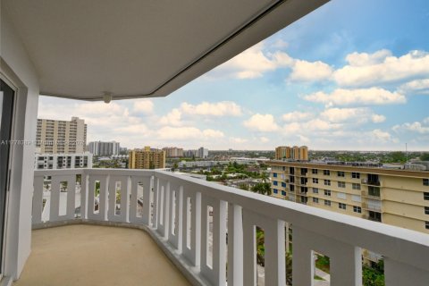 Condo in Pompano Beach, Florida, 2 bedrooms  № 1868404 - photo 20