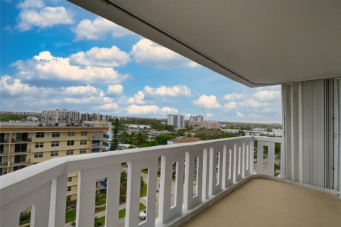 Condo in Pompano Beach, Florida, 2 bedrooms  № 1868404 - photo 16