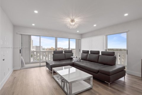 Condo in Pompano Beach, Florida, 2 bedrooms  № 1868404 - photo 6