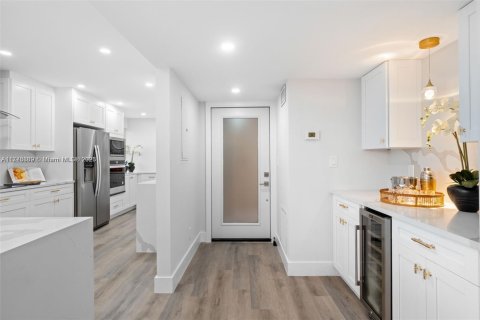 Condo in Pompano Beach, Florida, 2 bedrooms  № 1868404 - photo 5