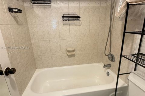 Copropriété à vendre à Tamarac, Floride: 2 chambres, 73.39 m2 № 2034931 - photo 12