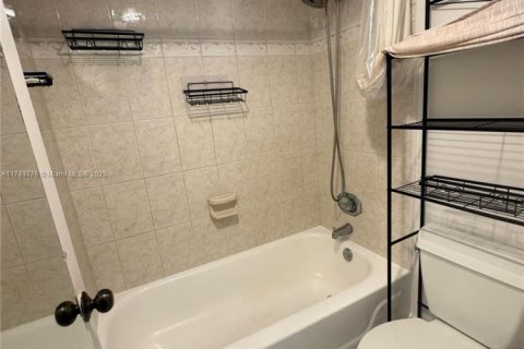 Copropriété à vendre à Tamarac, Floride: 2 chambres, 73.39 m2 № 2034931 - photo 13