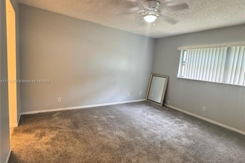 Copropriété à vendre à Tamarac, Floride: 2 chambres, 73.39 m2 № 2034931 - photo 15