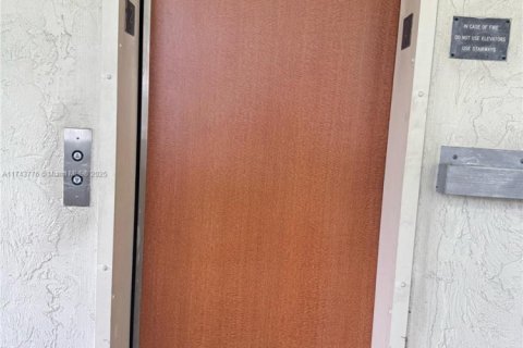 Copropriété à vendre à Tamarac, Floride: 2 chambres, 73.39 m2 № 2034931 - photo 5