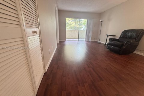 Copropriété à vendre à Tamarac, Floride: 2 chambres, 73.39 m2 № 2034931 - photo 24