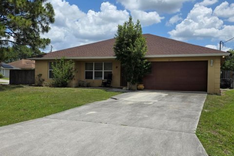 House in Port St. Lucie, Florida 3 bedrooms, 116.31 sq.m. № 2083364
