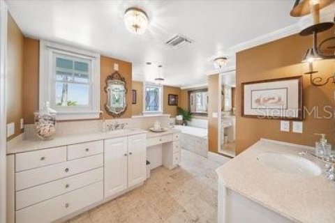 House in Melbourne Beach, Florida 8 bedrooms, 693.24 sq.m. № 1848238 - photo 23