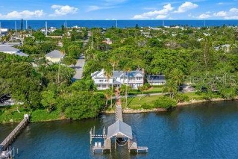 House in Melbourne Beach, Florida 8 bedrooms, 693.24 sq.m. № 1848238 - photo 1