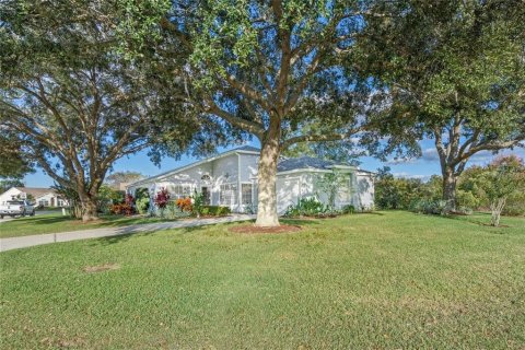 House in Leesburg, Florida 2 bedrooms, 177.26 sq.m. № 2284439