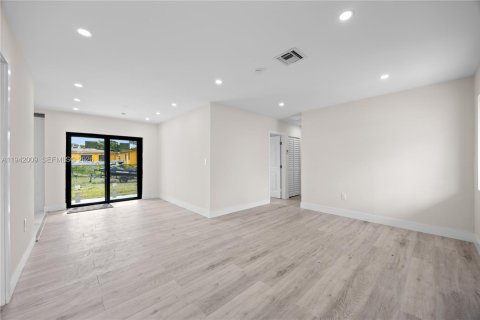 Casa en venta en Miami Gardens, Florida, 3 dormitorios, 114.27 m2 № 2000445 - foto 18