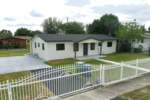 Casa en venta en Miami Gardens, Florida, 3 dormitorios, 114.27 m2 № 2000445 - foto 8