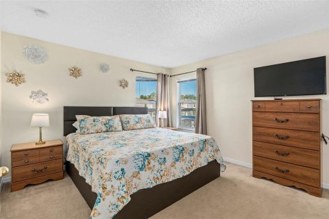 Casa en alquiler en Kissimmee, Florida, 6 dormitorios, 263.29 m2 № 1520195 - foto 25