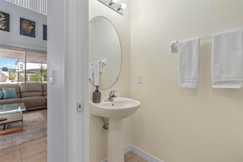Casa en alquiler en Kissimmee, Florida, 6 dormitorios, 263.29 m2 № 1520195 - foto 18
