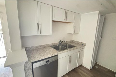Apartment in Orlando, Florida 3 bedrooms, 82.96 sq.m. № 2112369 - photo 13