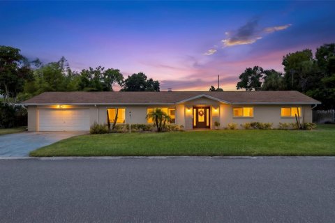 Casa en Saint Petersburg, Florida 3 dormitorios, 154.4 m2 № 2151671