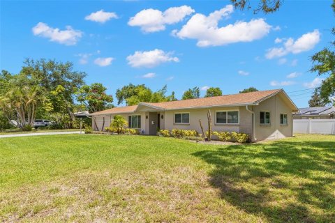 Casa en venta en Saint Petersburg, Florida, 3 dormitorios, 154.4 m2 № 2151671 - foto 2