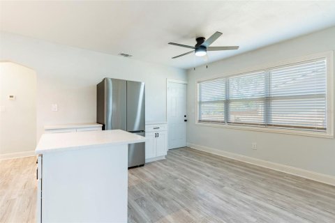 House in Pinellas Park, Florida 2 bedrooms, 93.83 sq.m. № 1914157 - photo 8