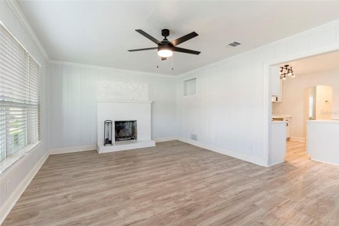 House in Pinellas Park, Florida 2 bedrooms, 93.83 sq.m. № 1914157 - photo 5